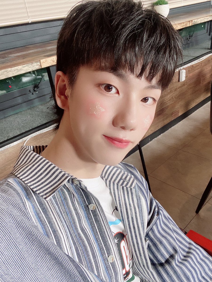 1the9__official's tweet photo. [#전도염]
굿바이원더나인 예약판매 팬싸!
오늘도 덕분에 행복한 하루였어요!
고마워요 원더랜드❣️❣️

#원더나인 #1THE9
#JEONDOYUM 
#GoodBye1THE9 #세어봐 https://t.co/YWArqULKoz