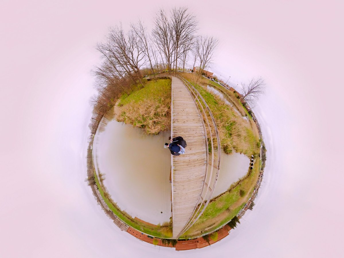 CamargoDri's tweet photo. A tal da gravidade que nos une 🌍 - Texto muito interessante sobre a relação entre a postura corporal e a gravidade da terra no blog da Shanti Shala Santos. https://t.co/q9zE4nRJnV https://t.co/J4daGsgZC8