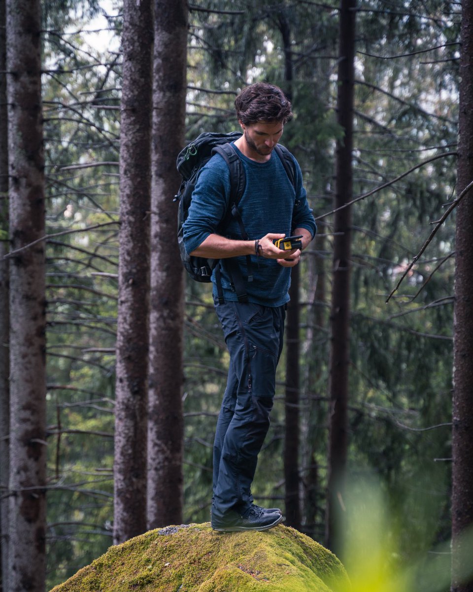 Our Harrier 25 can provide you a wireless charge, taking away the need for extra wires. It features an elastic strap to hold your phone in place to make sure it stays on charge, enabling you to get through those long walks 🔋

📸 - Guy Bolton

#explore #recharge