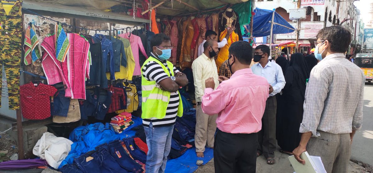 CharminarDc's tweet photo. #swachhyd inspection of survey of street vendors #charminar @GHMCOnline @bonthurammohan @acitghmc @CommissionrGHMC @ZC_Charminar https://t.co/dNBeHzaOKd
