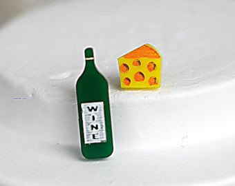 MooseTilly's tweet photo. Something a little different? Something to make people notice! Odd earrings. Treat yourself at my #etsyshop https://t.co/Jtwtj0tpf2 #standoutjewellery #bedifferent #UniqueGifts https://t.co/OzILDX6T3N