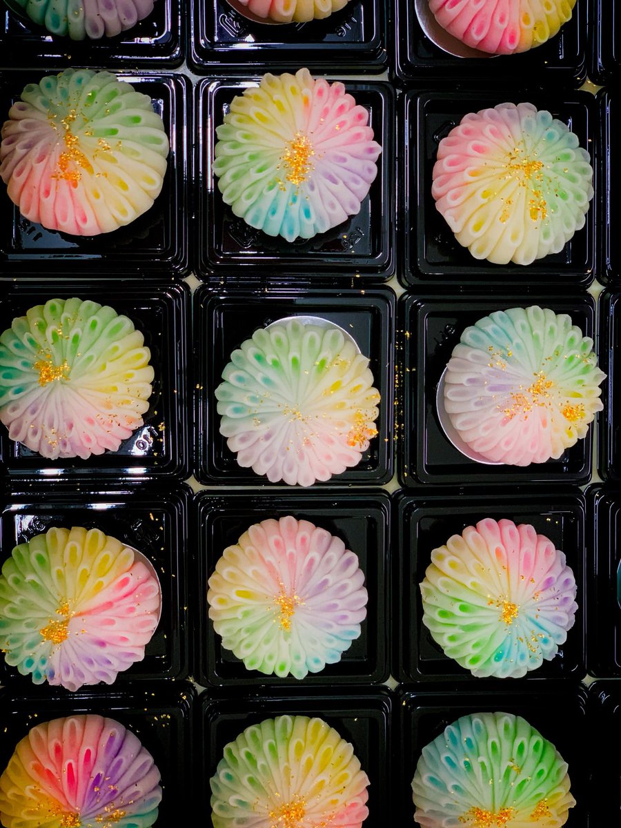 菓舗 近江屋 今週の金曜ロードショー 打ち上げ花火 下から見るか 横から見るか です O 中の人 タイトルを間違えてしまい笑 上からの写真と横からの写真を用意してしまいました笑 近江屋では上生菓子の おいでん花火 を販売しております 是非ご