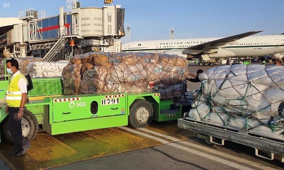 المساعدات الانسانية للشعب اللبناني تحمل أكثر من 120 طناً من الأدوية والأجهزة والمحاليل والمستلزمات الطبية والإسعافية والخيام والحقائب الإيوائية والمواد الغذائية.

-