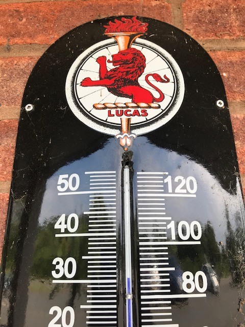 holdenvintage's tweet photo. The weather is beautiful here today, what is everyone getting up to? https://t.co/PyTHkVRPZ9