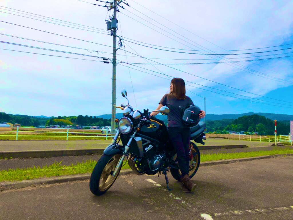 はるか バイク乗りとして軽く自己紹介 名前 はるか 性別 女の子 年齢 23 身長 153 住み かんさい 愛車 バリオスちゃん 好き バリオスちゃん 嫌い 夏はあついねꪔ バリオス250 初心者ライダー バイク好きと繋がりたい