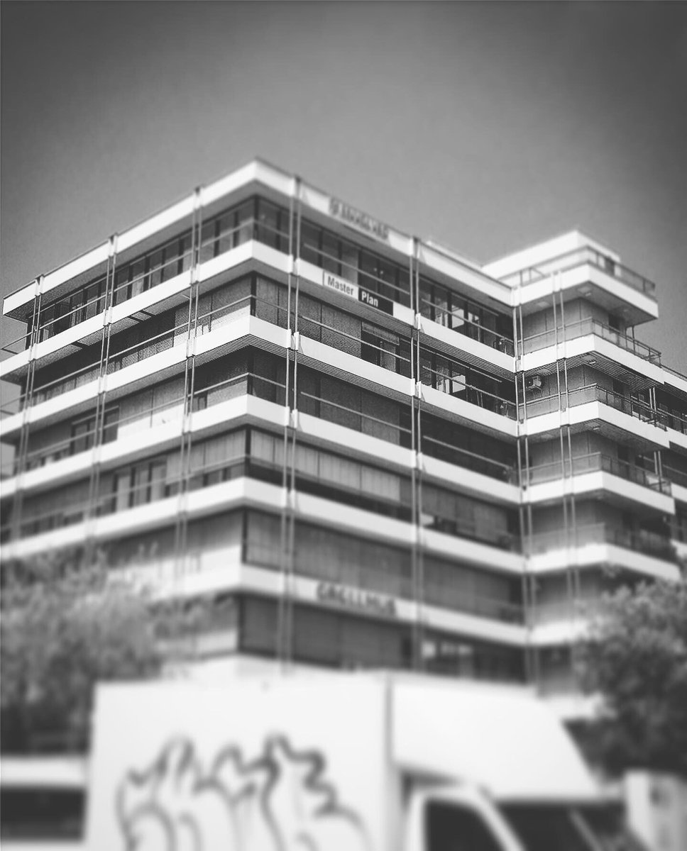 Munich 1973: a 7-floor office building is opened at  #Elsenheimerstraße 59. The new building quickly attracts the interest of the  #BND. Several departments move into the building. They share the upper floors. Heavily secured from the inside - inconspicuous from the outside 2/10