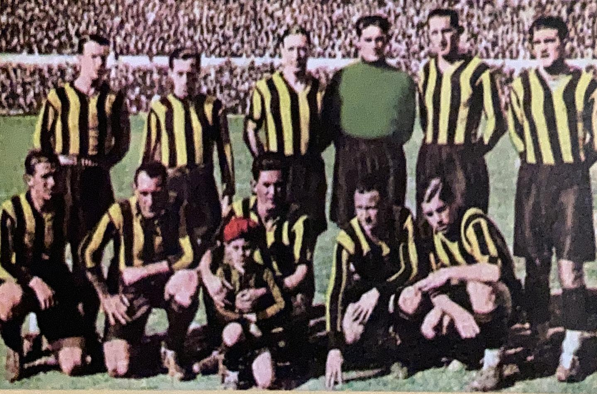 ¡El primer clásico del profesionalismo fue de #Peñarol! 

#UnDíaComoHoy, el 7 de agosto de 1932 se disputaba el primer Clásico de la era Profesional en Uruguay.

<a href="/OficialCAP/">PEÑAROL</a> ganó 2-0 frente a Nacional en el Estadio Centenario, con goles de Luis Mata y Lorenzo Fernández.