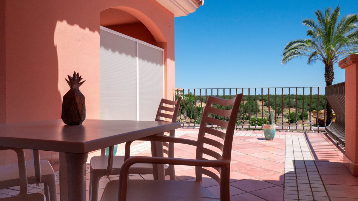 ResortDunas's tweet image. Llega el fin de semana y qué mejor plan que descansar en nuestros apartamentos a pocos metros de la playa 🏖⁣
⁣
Este verano, más que nunca, disfrutamos de Huelva 💚⁣
⁣
⁣