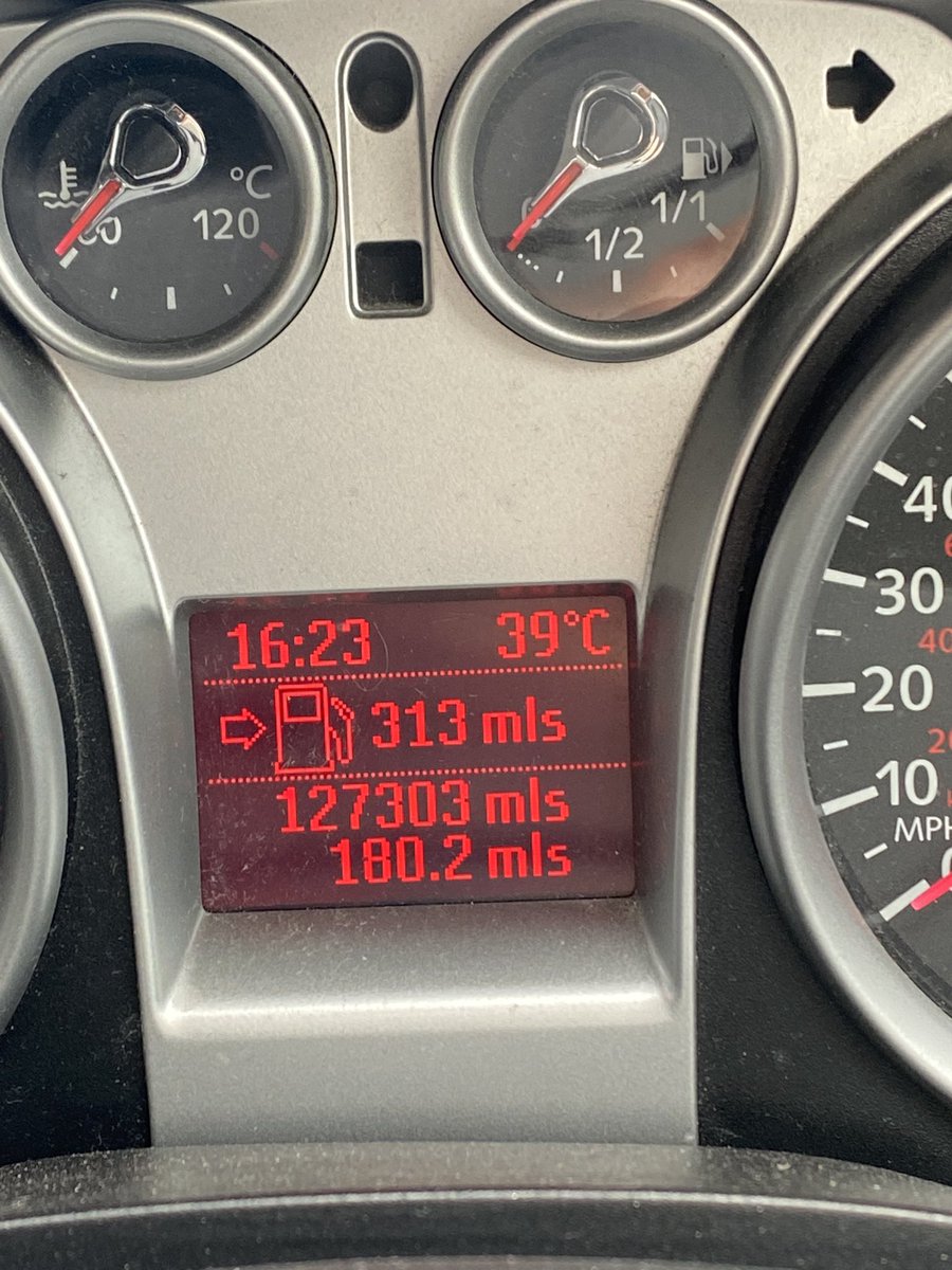 MichelleGreen40's tweet photo. @BBCR1 @scott_mills  near Heathrow 🥵 https://t.co/S18K8fRapy