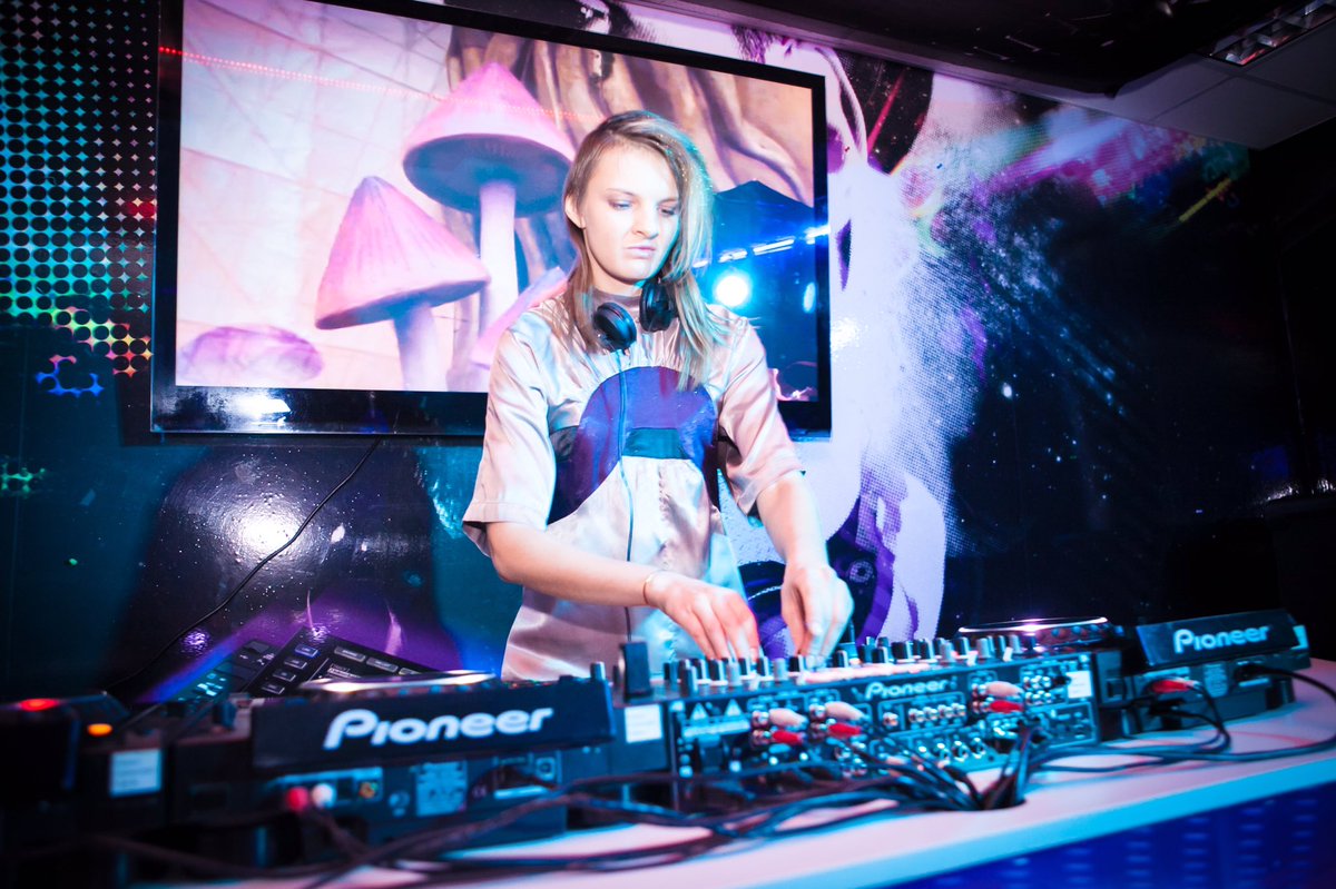 Dj_St_Ring's tweet image. Youth experience💥🎧❤️⠀
Am I also look like those mushrooms🍄 😂⠀
⠀
#djstring #dj_string #saintring #djexperience #djgirl #djset