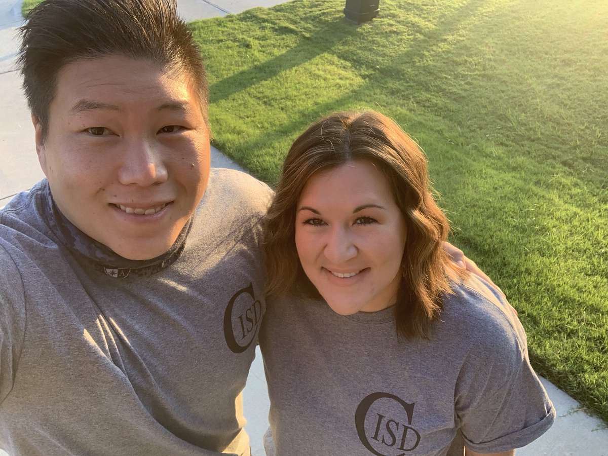 LindseyOh1's tweet photo. Team Oh ready for the day! We ❤️ CHS!! #CISDtogether @Coach_AllenOh https://t.co/3ekyFGbUII