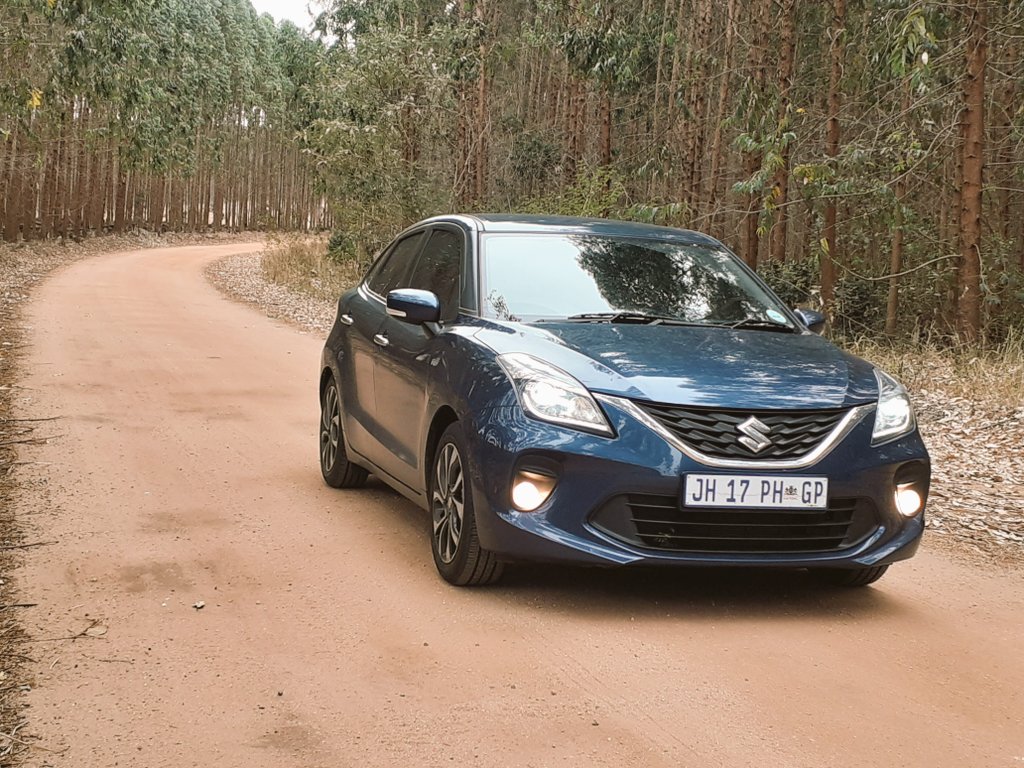 NtsakoMthethwa's tweet photo. I think I have found a lovely spot here in Whiteriver and this @Suzuki_ZA Baleno MT GLX's pose is the one! 

It's frugal, well-equipped and very spacious. 

Will tell you about it on @Whipdt and @RevitupSA https://t.co/JMlbbwtNqv