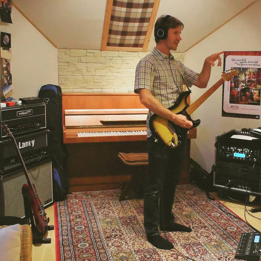 OrthogonalRec's tweet photo. Media Source: https://t.co/z9agJg1Zt2

#29: Loving this vintage Stratocaster! 💖

#altrock #recordingstudio #recordingengineer  #singer #guitarist #guitar #musicfromaustria #musicfromaustria💕 #igersaustria #igersvienna #igersstyria #igerskapfenberg ( #📷 @countertheeulogy ) https://t.co/b90ez0pL9s