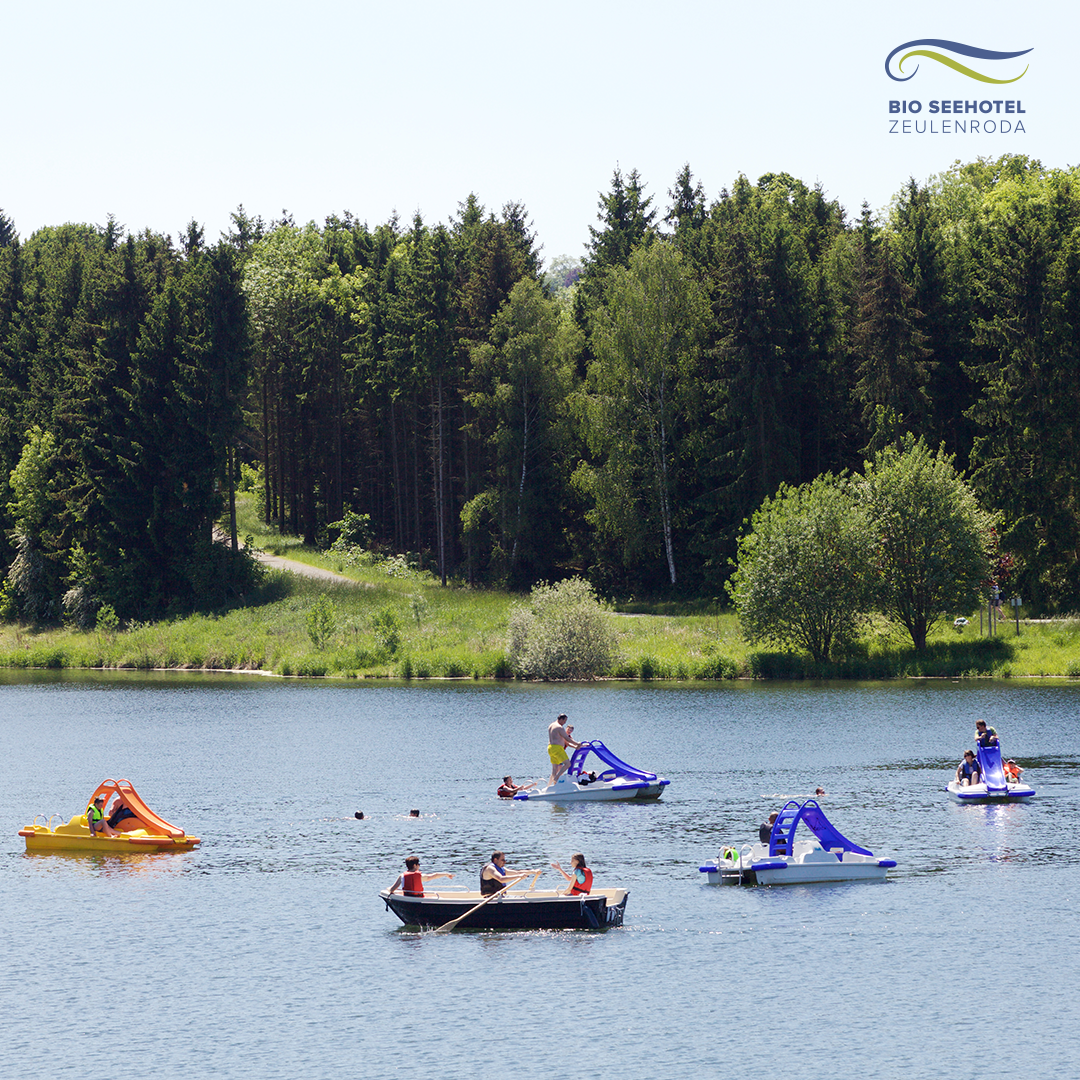 Die Sonne strahlt!

Genießen Sie das kühle Nass des Zeulenrodaer Meeres, ein Eis in unserem Biergarten oder eine Runde Tretboot fahren.  

Wir wünschen Ihnen ein wunderschönes Wochenende mit sommerlichen Temperaturen.