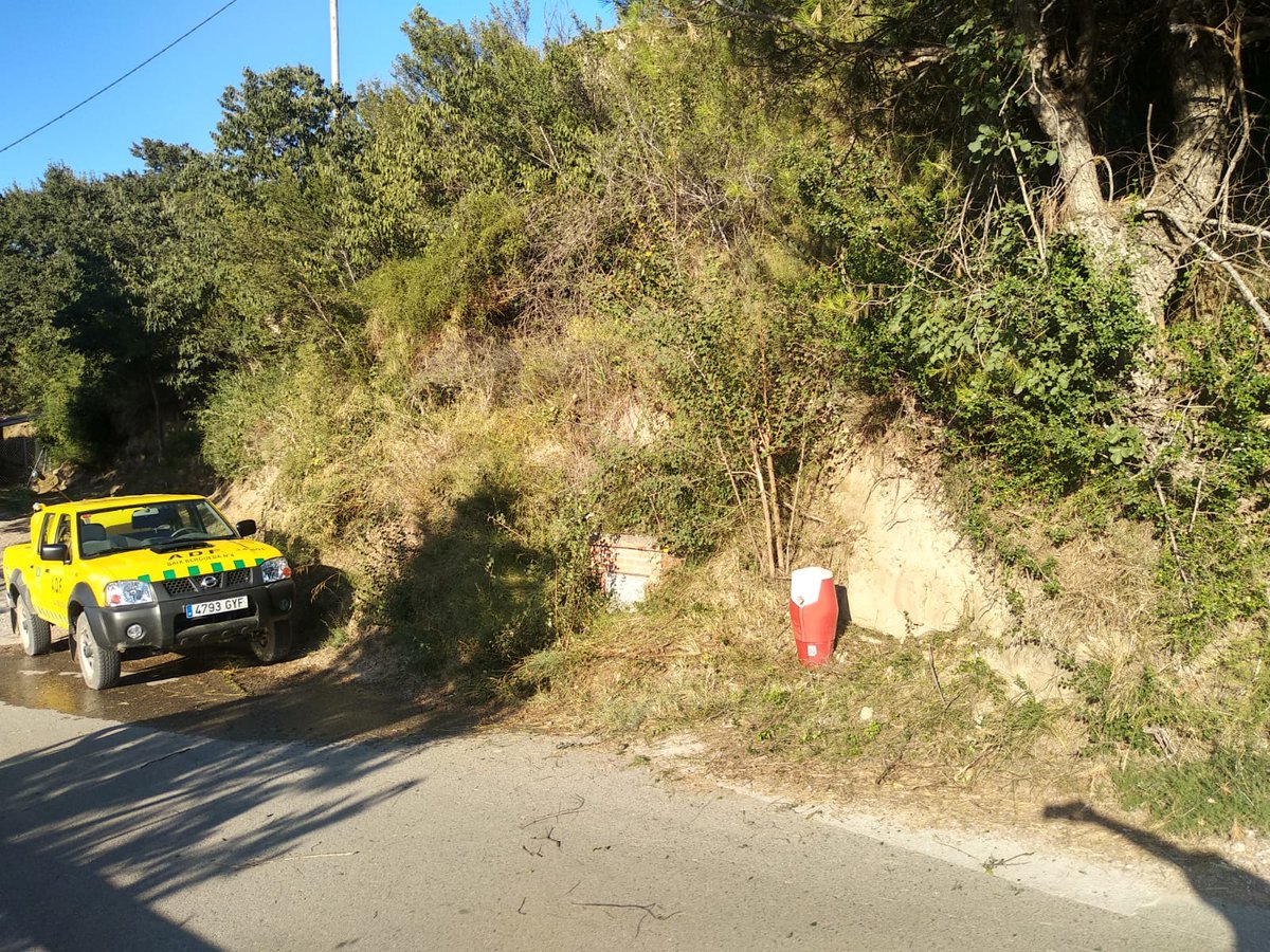 BaixBergueda's tweet photo. Reconeixement del territori, control i geolocalització d'hidrants i basses és de vital importància per tal d poder donar una resposta ràpida i eficaç. Continuem realitzant aquestes tasques donant suport al dispositiu #PVI2020 @diba @AjPuigreig @ccbergueda @sfadfcat @adfbergueda https://t.co/j1D0bWm9zC