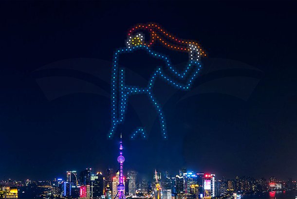 manobanMonster's tweet photo. #Lisa the first female idol to have a light show with 200 drones. This is so sexy.

@LISABar_CN did it again. https://t.co/pjsob74jo4