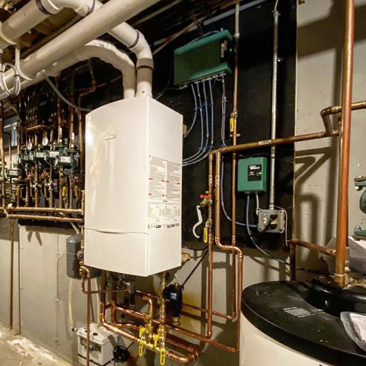 BoschHC_US's tweet photo. Big thanks to our friend Josh at Dead River Company in NH, this @boschhvac Greenstar Boiler is our #ABCoftheWeek. Beautifully done! 🙌 With 95% AFUE efficiency, these wall-hung models are perfect for installations where space is limited.
#tradesman #plumbing #plumbinglife https://t.co/spBO7GPYFS