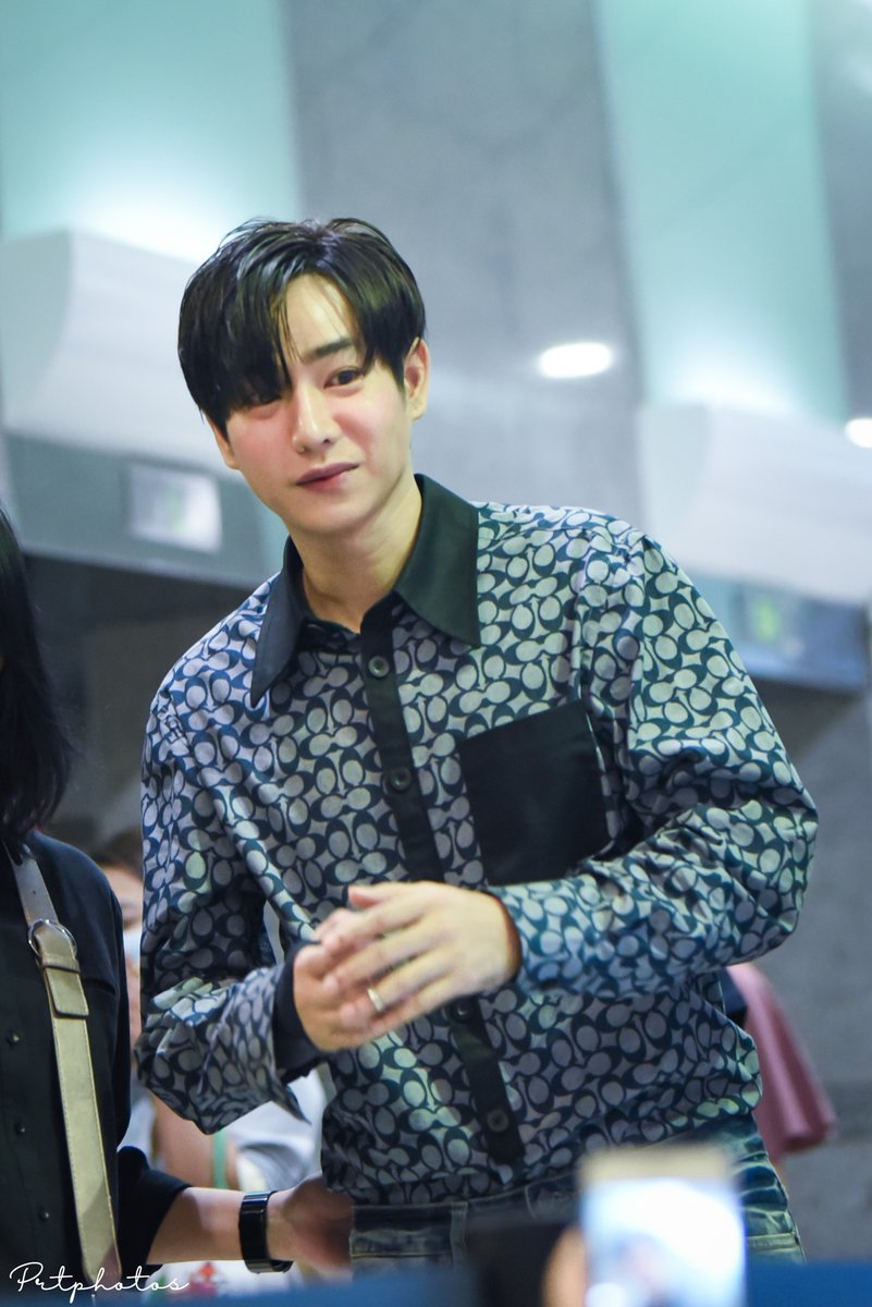 prtphotos_bkk's tweet photo. หายเจ็บมือไวๆนะ🤍

⁦#HAPPYPALITDAY2020⁩
⁦#palitgallery⁩
⁦#prtphotos⁩
⁦#เป๊กผลิตโชค
⁦#peckpalitchoke⁩ https://t.co/UriNFxlomY