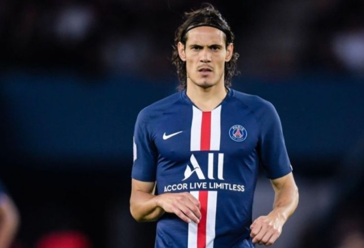 Next up: Edinson Cavani Once again another free transfer which allows us to sell Dzeko to Inter.Cavani is slightly faster than Dzeko and posses maybe slightly more quality with him scoring 20+ goals at PSG throughout the 2010s.Maybe a better playmaker too, a big name