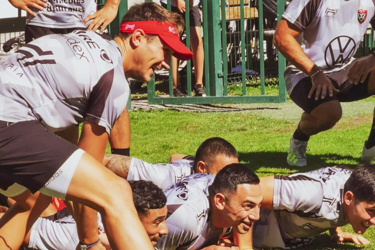 RCTofficiel's tweet photo. ⛰ 1️⃣er jour de stage au pied des montagnes de @TignesOfficiel pour nos Rouge et Noir. 💪

---
#RCTFamily ❤️🖤
#Cohésion https://t.co/nzqc46ahtu
