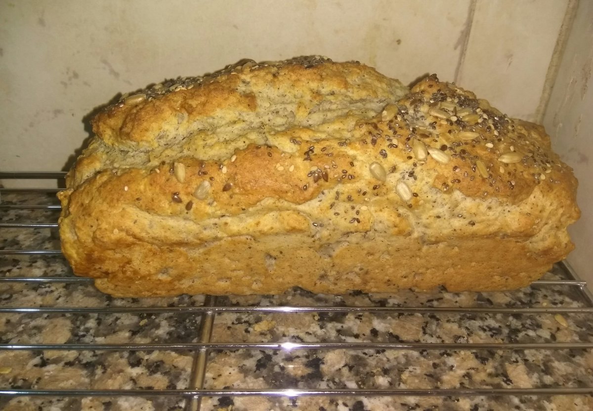 EugeBenn's tweet photo. Hoy la mañana arranco a las 7..

Tenemos pedidos de #Muffins de canela, #prepizzas individuales y un #PAN integral multisemillas
Todo #glutenfree 
Todo hecho en el día, a pedido, producto fresco y hecho con responsabilidad, cocina separada sin gluten!! https://t.co/n5DiOGESC0