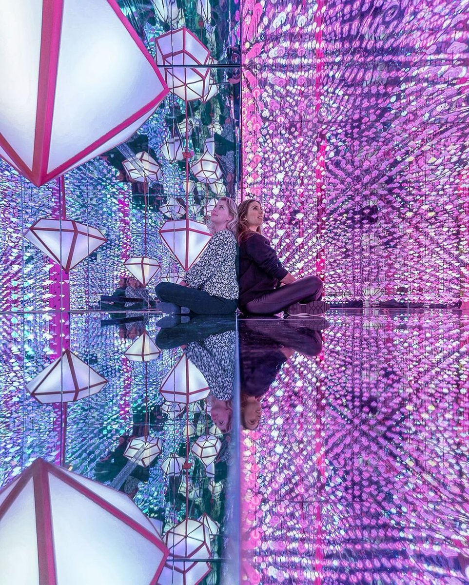 One room two views.

Still discovering new angles in the Diamond Matrix.
We are all diamonds that shine together in this one connected matrix of connections.

Photo
@andyhendrata

Models
@maaikejannadeblauw
@lusettelena