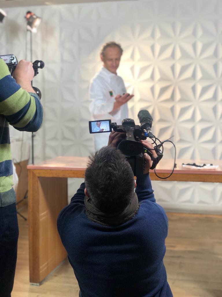 50 chefs nos reunimos con el objetivo de situar a la aceituna como un ingrediente protagonista de nuevas y originales recetas.

Y lo estamos consiguiendo 💪

#CocinaEnEvolución #ElRetoDeLaAceituna