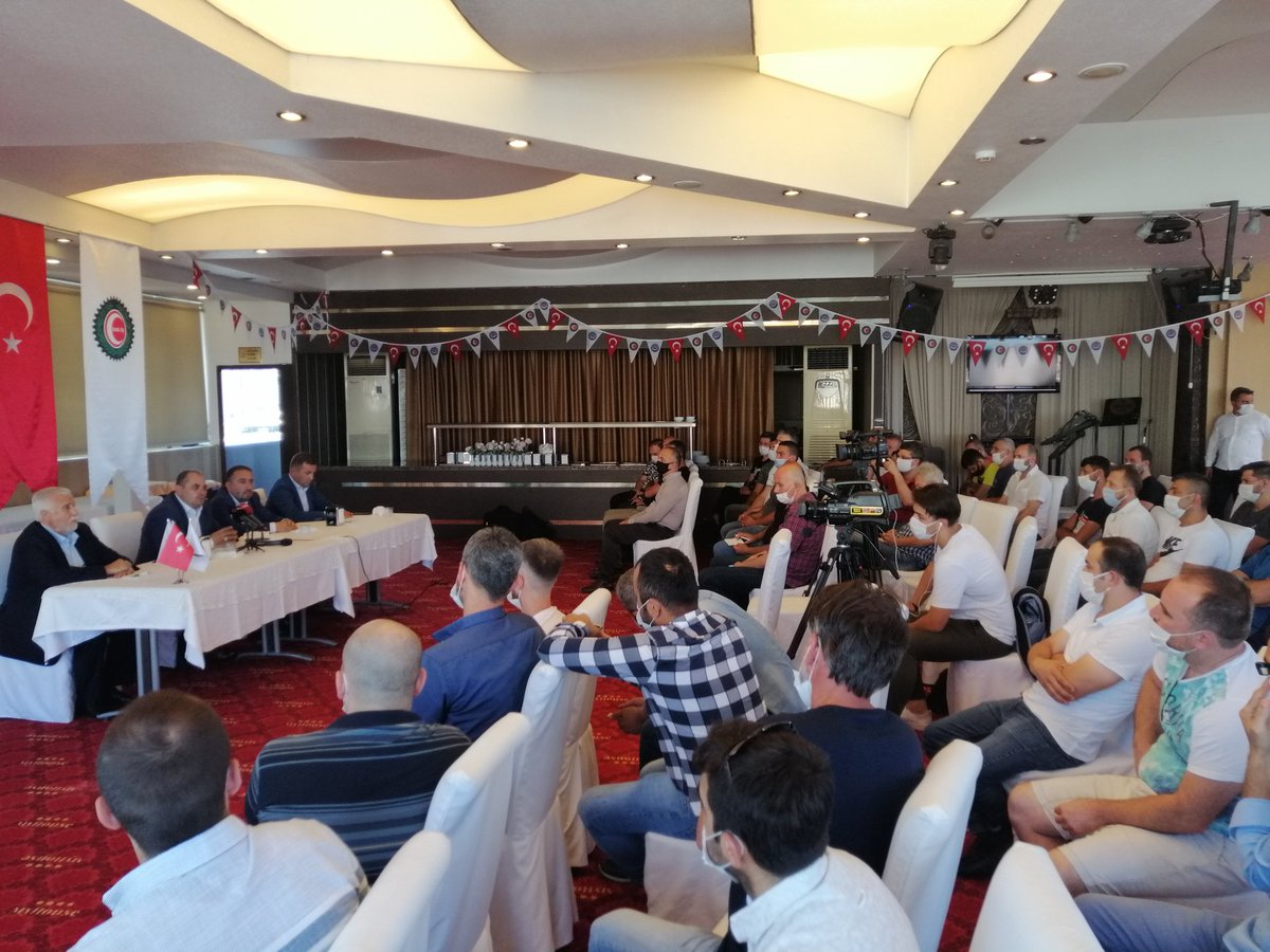 Sendikamız Özçelik-İş'e büyük bir teveccüh göstererek aramıza katılan Sampa Otomotiv’deki değerli üyelerimizle birlikte Samsun'da bir araya gelerek basın mensuplarının önünde haklı mücadelemizi haykırdık. Üyelerimizin hak ve menfaatleri için işvereni masada uzlaşıya davet ettik.