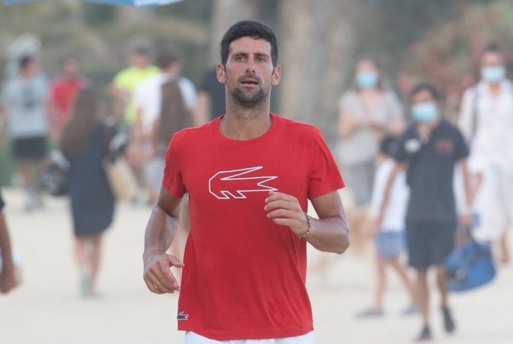 Novak this morning in Marbella  https://www.alo.rs/sport/tenis/dokovic-uhvacen-sa-neobicnom-maskom-u-spaniji-foto/332177/vest