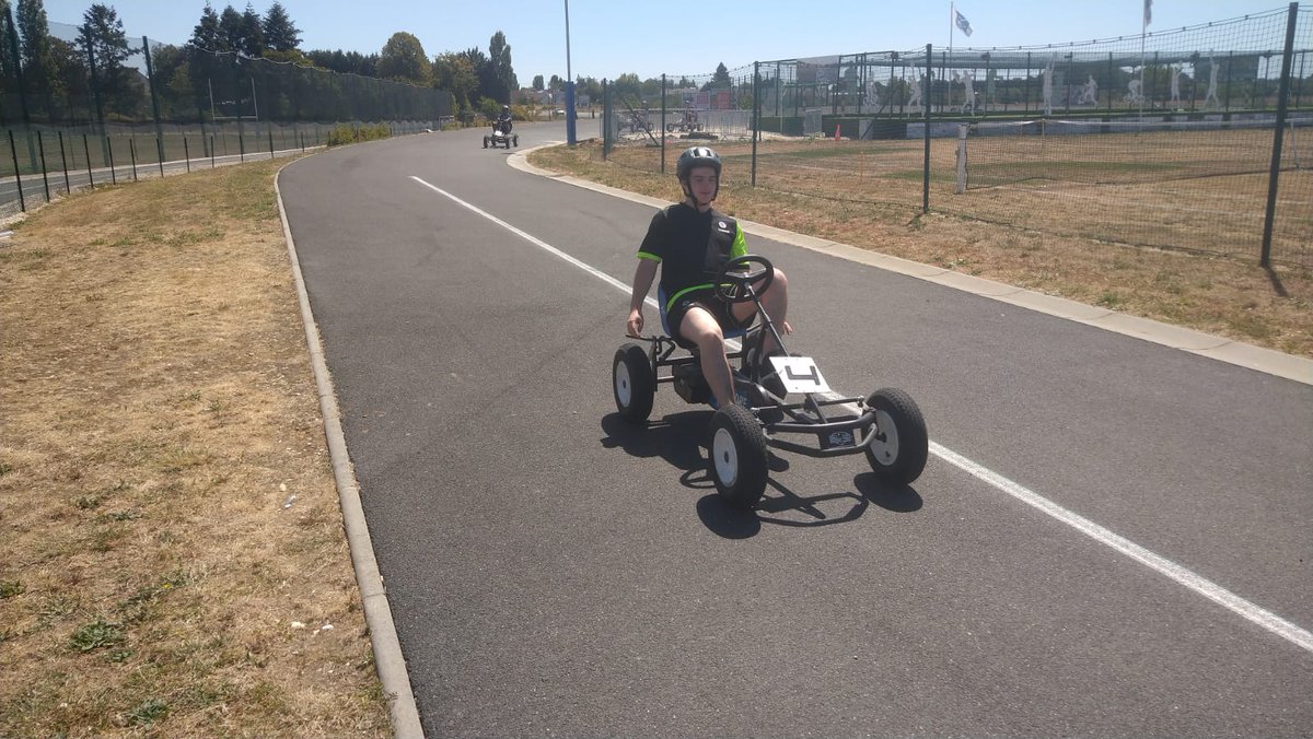 Chateauroux36's tweet photo. Les #jeunes du #PôleAdos ont participé cette semaine à des ateliers sur la fabrication de produits ménagers et de soin du corps. Des #activités sportives à la Maison des #Sports (#pumptrack, #ventragliss, #kart à pédales, #BubbleFoot, etc) étaient aussi au programme. #Châteauroux https://t.co/kDC5NhXlAR