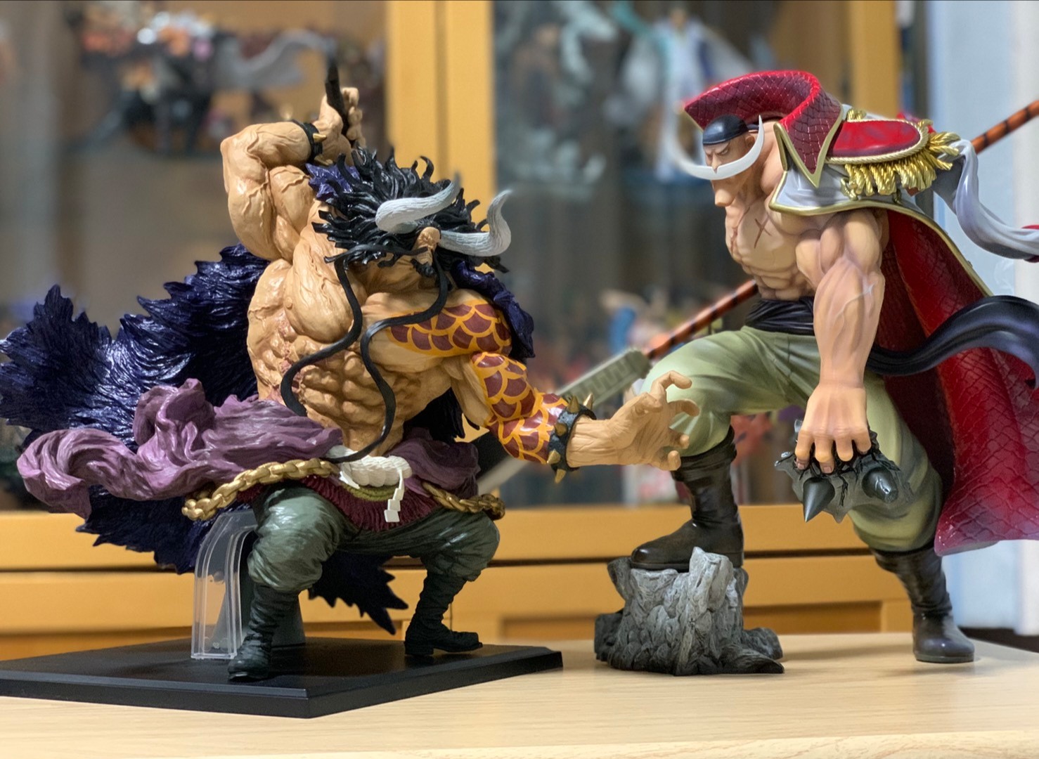 Kinji 一番くじのカイドウとpopの白ひげを並べるこれをやりたかった 比率はおかしいかもしれないけど格好いいことには変わらない T Co Kgd5a9zaqj Twitter