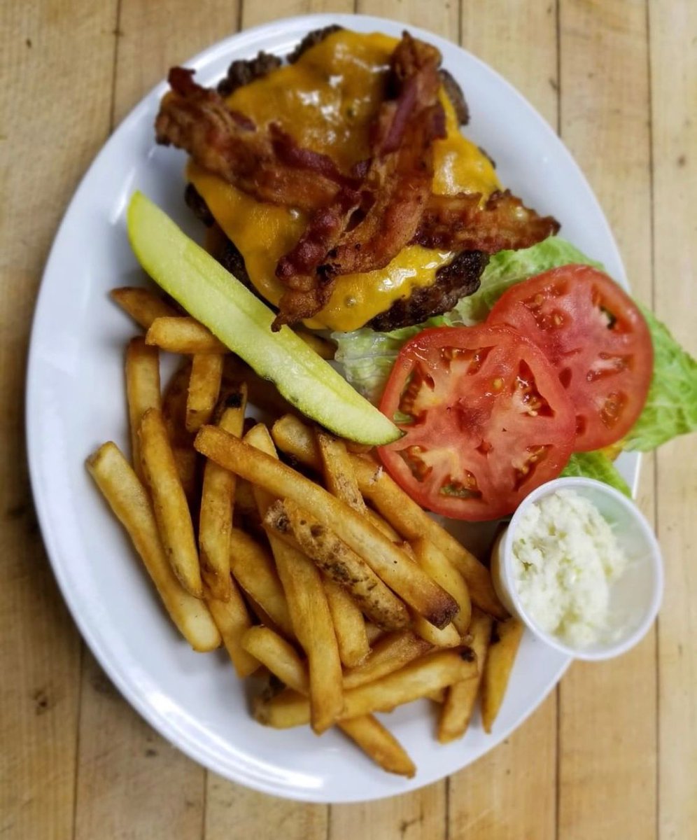 PalladiumFamily's tweet photo. Happy Friday! How about enjoying our Palladium Burger while cooling off with an ice cold Pepsi beverage and our air conditioning!

#burgers #pepsiproducts #weekendmood https://t.co/FELTGEX9k7