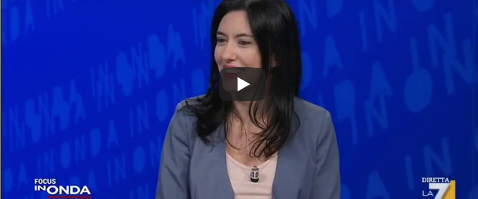 SecolodItalia1's tweet photo. Azzolina: mi sono fatta un mazzo quadrato… Ecco come parla il ministro della Pubblica istruzione (video) https://t.co/Dbss9JPyud https://t.co/SJz1q5ZLRS