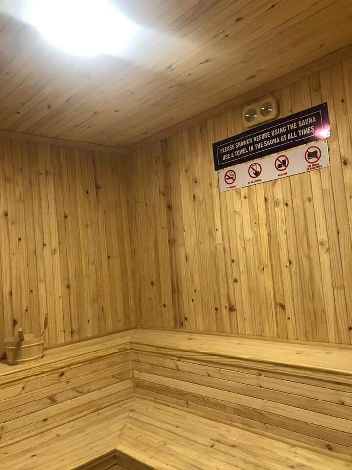 Ipapa uchanzwa mumwe achiti hee hazvishamisire, heee kuchando ibasic. Zvoshamisirira isu tine mastadium asina. Mandava is the other place with gym equipment (in home team changing room) plus a fully fledged club gym elsewhere in Zvishavane.
Gym nesauna at Baobab Stadium in  Ngezi