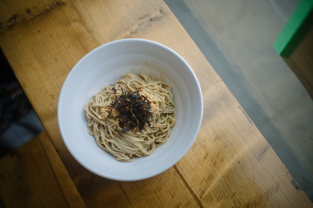 A few weeks back I shared my love for a tiny Shanghainese noodle shop near Yonge and Finch. Since the visuals never made it online, wanted to share it here. Sang-Ji Fried Bao is about the size of a parking spot, run by a husband and wife team, with dad as sous.