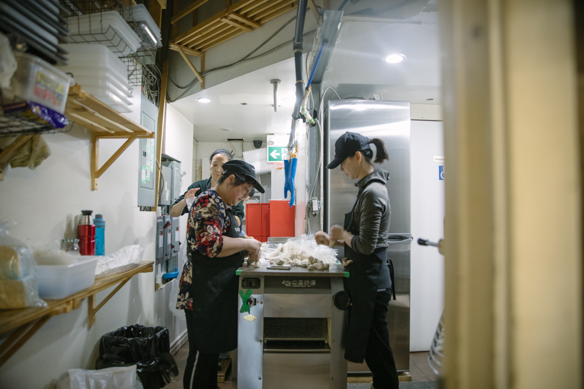 A few weeks back I shared my love for a tiny Shanghainese noodle shop near Yonge and Finch. Since the visuals never made it online, wanted to share it here. Sang-Ji Fried Bao is about the size of a parking spot, run by a husband and wife team, with dad as sous.