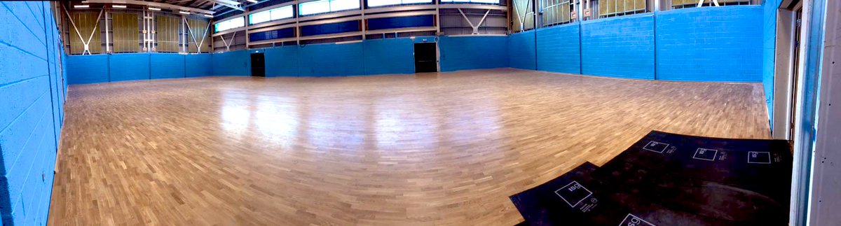 New sports hall floor laid and ready for line marking next week at <a href="/YGBroMorgannwg/">Ysgol Y Fro-Uwchradd</a> @isglimited ⛹️‍♀️⛹️