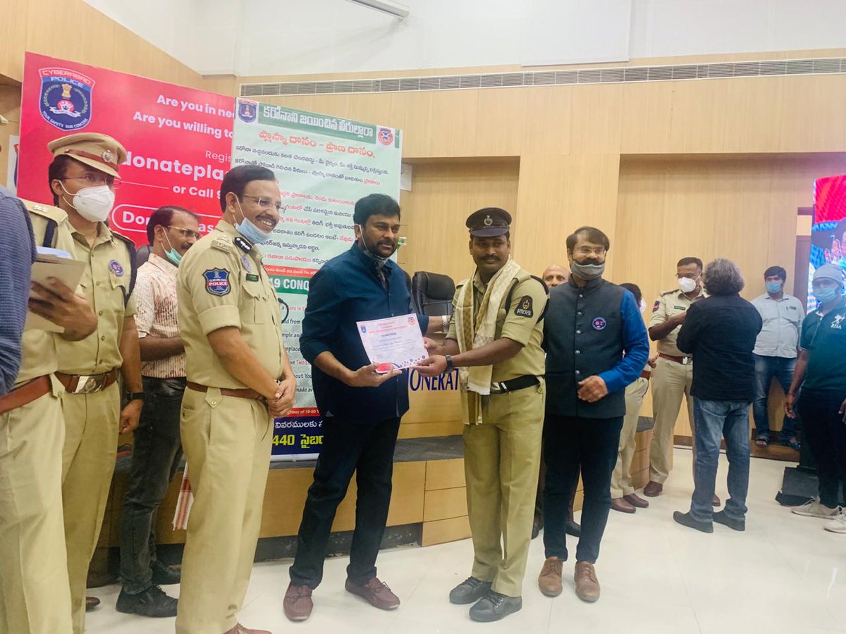 baraju_SuperHit's tweet image. Megastar Chiranjeevi And CP Sajjanar Honored Plasma Donors #DonatePlasmaSaveLives

➡️ youtube.com/watch?v=obBo3S…

#MegastarChiranjeevi #CPSajjanar 
@KChiruTweets @cyberabadpolice