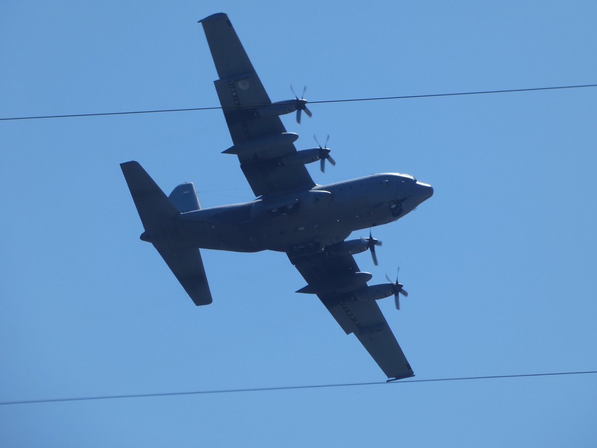 EHEH_Spotter's tweet photo. Royal Netherlands Air Force Lockheed C-130H Hercules (G-988, #480C06) as flight #MONK11

#RNLAF #C130 #EHEH  #potn #avgeek

 ''the ⚡️powerline⚡️'' #garden edition ...👀 https://t.co/6c4CaWcRRR