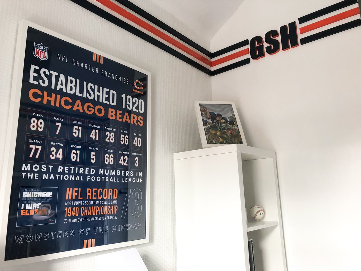 Working from home got a whole lot cooler now my <a href="/ChicagoBears/">Chicago Bears</a> themed home office is finally finished <a href="/NFLUK/">NFL fan in the UK</a> #BearDown