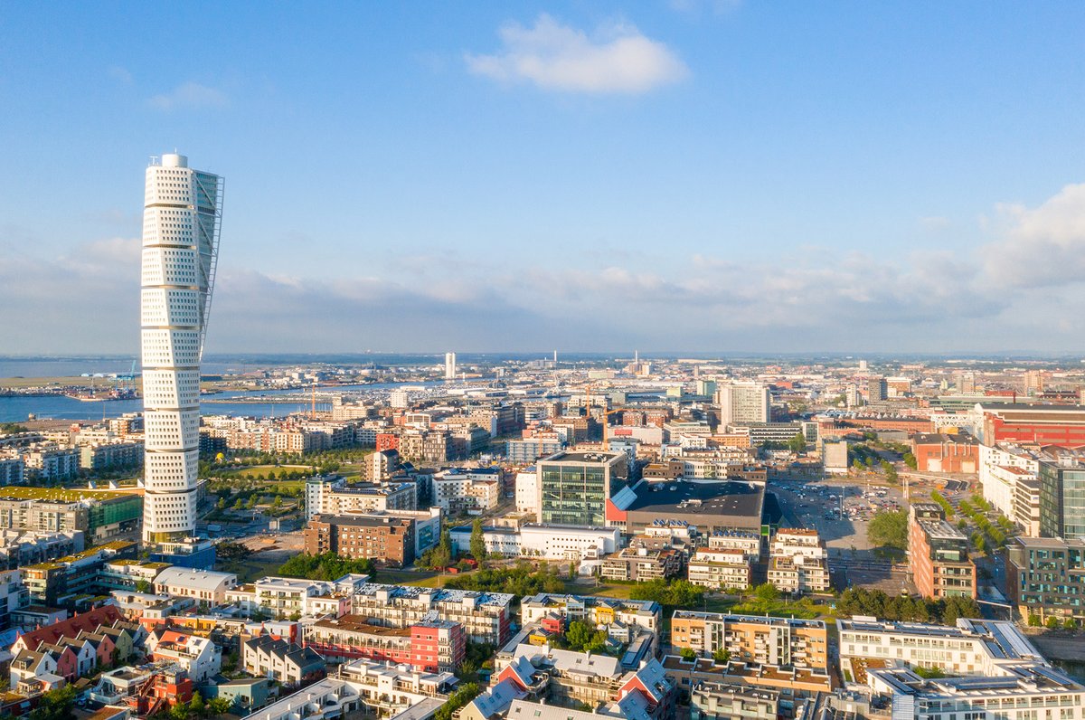 2/6 This is the culturally and geographically closest part of Scandinavia for cross-country comparisons. The Oresund bridge links Copenhagen (l) and Malmö (r), which both have a population density of about 4000 per square kilometre.(See  https://shrtm.nu/Pd0m&nbsp; and further links.)