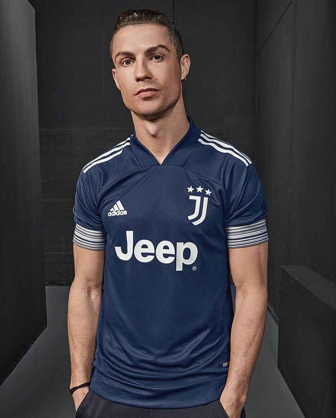 LaGrondona on X La nueva camiseta suplente de la Juventus. La quiero ya https t Q9iViRz7Zk X