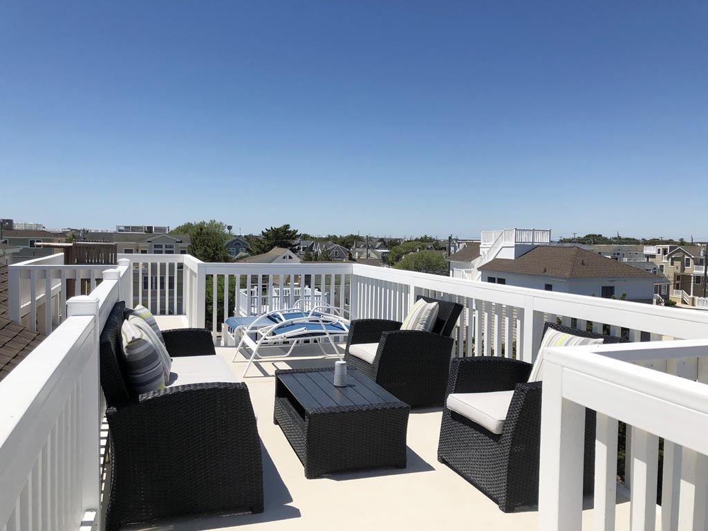 #LBI #vacationrental seven houses from the beach. Multiple decks (including rooftop) offer partial ocean and bay views. 
102 E Lillie Avenue, Beach Haven Park
Bedrooms: 4     Bathrooms: 2     Half: 1    
More info mancinirealty.com/rental.php?id=… Sleeps: 9 <a href="/mancinirealty1/">Mancini Realty</a> #longbeachisland