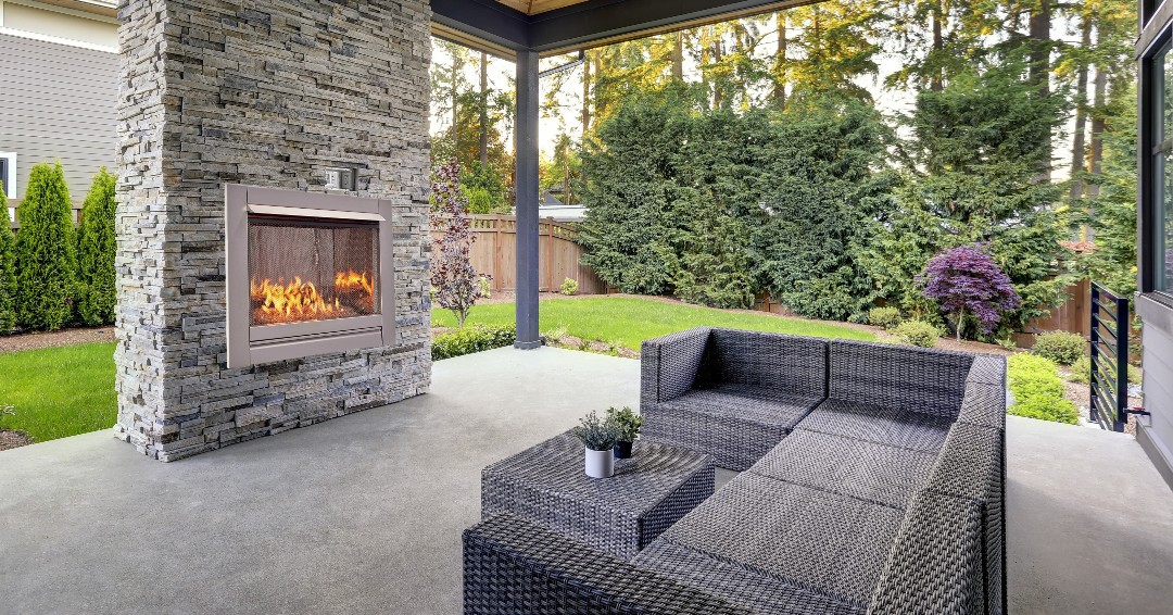 Vent free outdoor fireplaces add a warm yet beautiful touch to any patio! Click our link below to shop today. 🔥:bit.ly/2rcaRhH