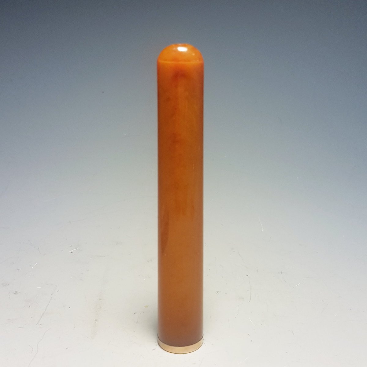 AntokeStore's tweet image. Nice gold halo on this antique amber cheroot / cigarette holder 🔥💚

Probably of German origin, given the case is marked "Echt Bernstein" this is a fine example of an antique holder 👌🇩🇪

DM for price. Or, visit antoke.com 👊

#antoke #cheroot #smoker