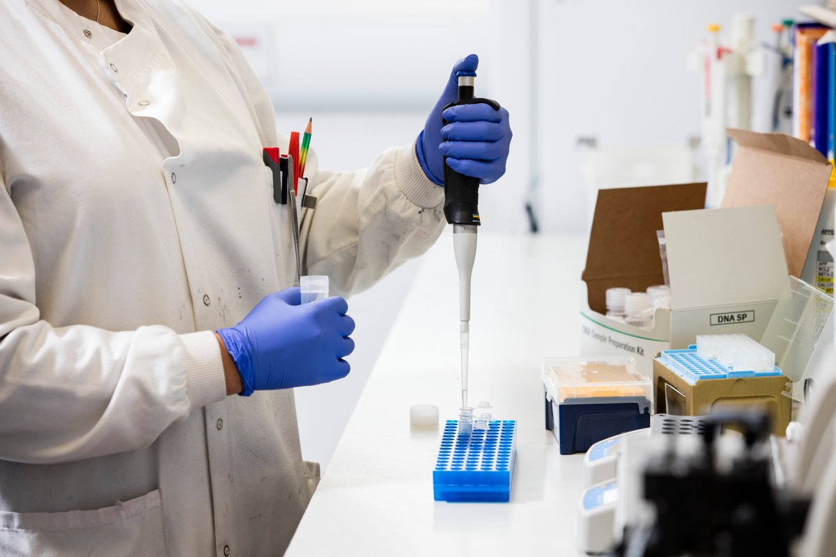 IBMScience's tweet photo. For lots of our members, 'science during lockdown' is busier than ever. Many of them are working in the labs processing COVID-19 tests behind the scenes. #In2Lockdown #AtTheHeartOfHealthcare https://t.co/OcQxHt3TvU