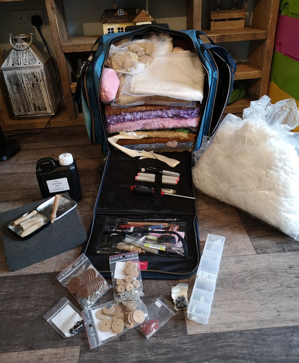 rattray_kim's tweet photo. That's it, all set up ready to make 2 special bears for 2 special little girls who lost their daddy at the start of this year.
Bears designed, now for cutting. #bearmaking #bearartist #softsculpting #memorybears #ArtistOnTwitter https://t.co/RvRMjEvN5E