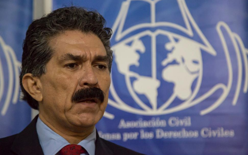noticierovv's tweet photo. Abogado Rafael Narváez solicitó diseñar estrategias de contención a la propagación del Covid-19 https://t.co/AMrkafbbqG
#AbogadoRafaelNarváez #DefensorDeLosDDHH #NoticieroVenevision https://t.co/LpMhktJS7S