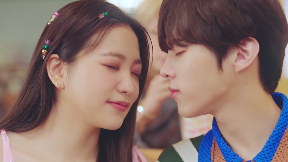 luvme_lov's tweet image. a yeri e o esqudrão gay dela kkkkkk 
#FeelTheFunInSorrow