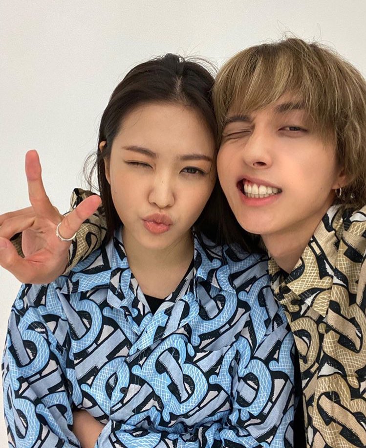 luvme_lov's tweet image. a yeri e o esqudrão gay dela kkkkkk 
#FeelTheFunInSorrow